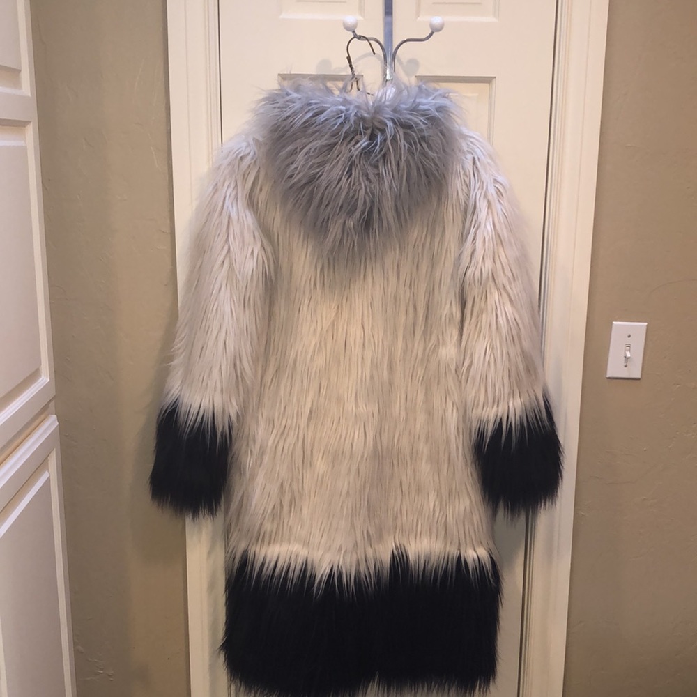 ADORABLE LADIES COAT - Picture 3 of 5